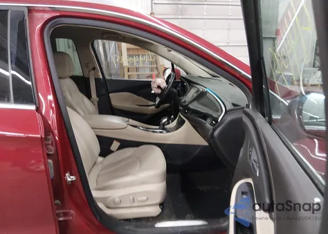 2017 Buick Envision Essence z USA, uszkodzony, nr VIN LRBFXDSA2HD147054